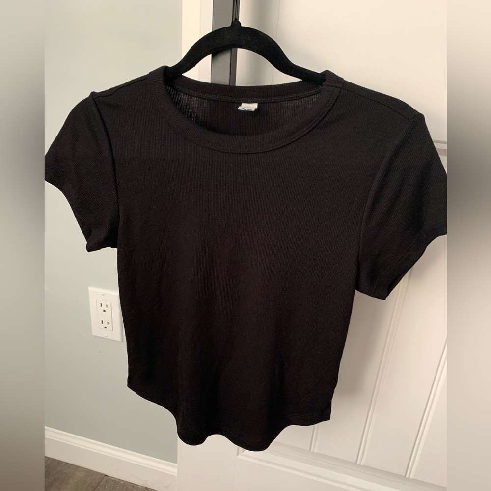 Black cropped tee